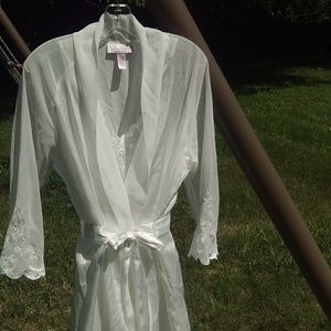 Oscar de la Renta Pink Label Nightgown + Robe Set